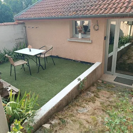 2 Personnes Rez-de-chaussée Avec Patio Appartement *